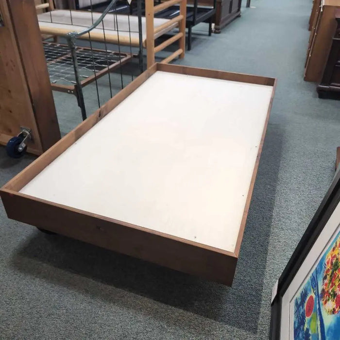 TWIN PLATFORM BED KC Rock's Consign Furniture Reno