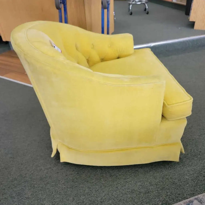 YELLOW ACCENT CHAIR KC Rock's Consign Furniture Reno