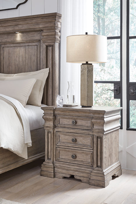 Blairhurst King Panel Bed with Mirrored Dresser, Chest and Nightstand