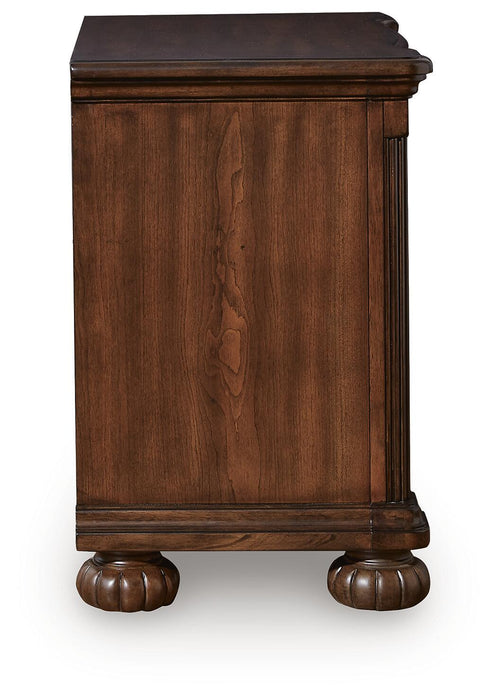 Lavinton King Poster Bed with Mirrored Dresser and Nightstand