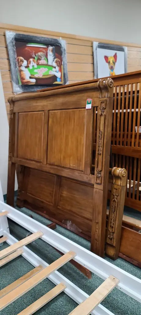QUEEN BED Rock's Consign Furniture Reno