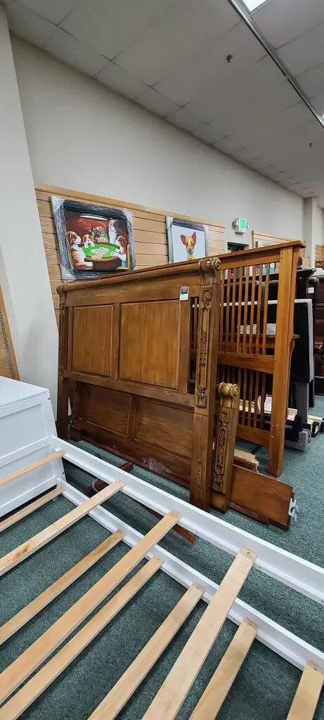 QUEEN BED Rock's Consign Furniture Reno